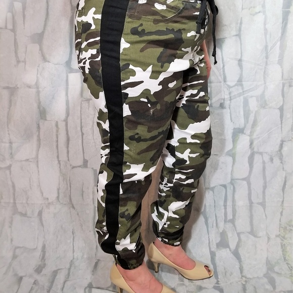 Camo Joggers - Picture 7 of 7